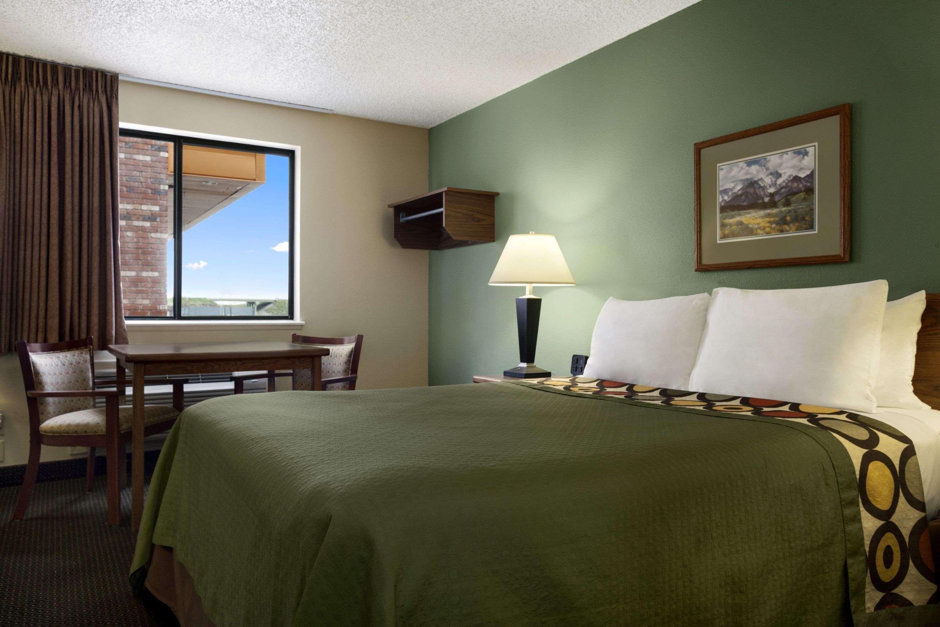 Super 8 By Wyndham Conrad Hotel Exterior photo