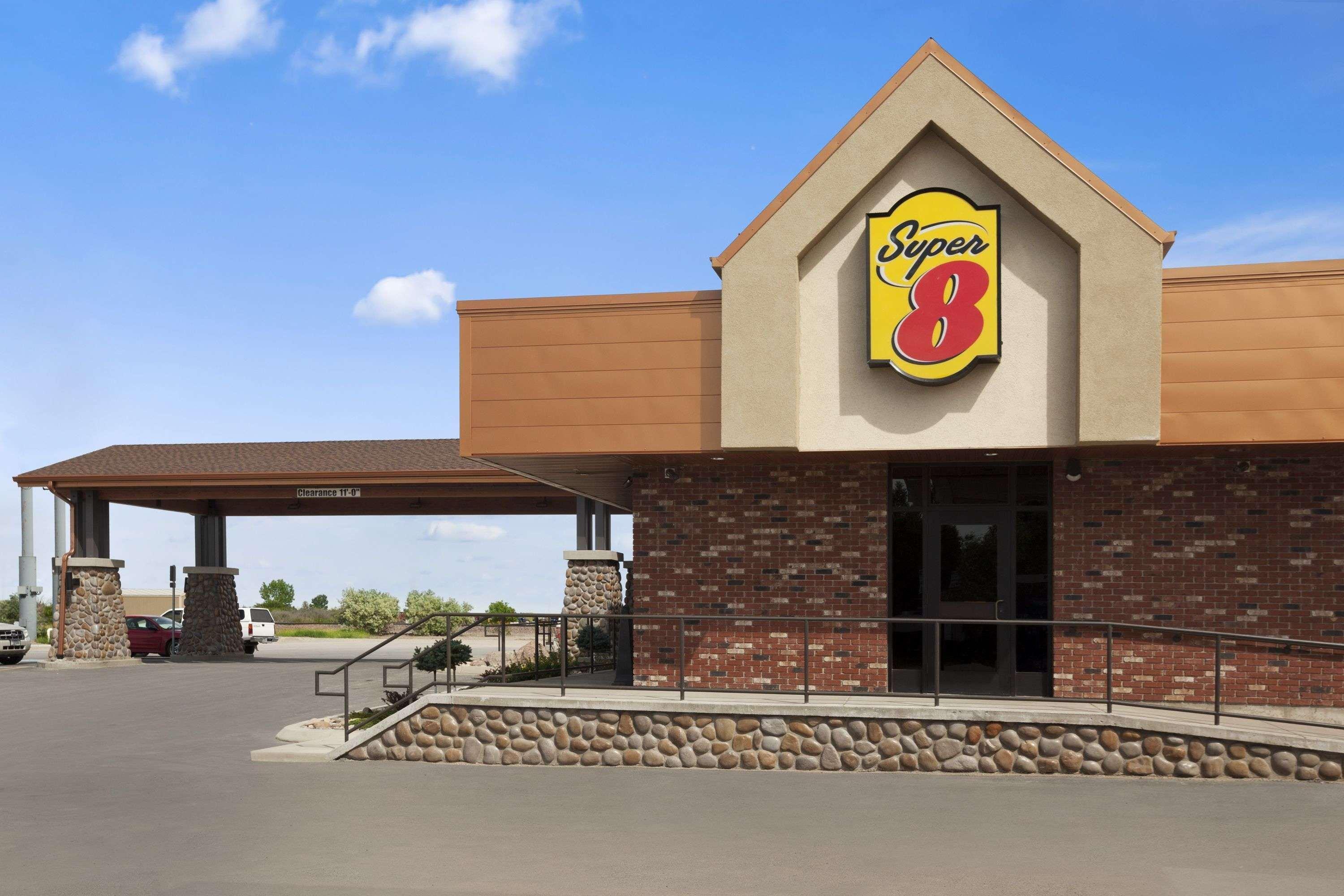 Super 8 By Wyndham Conrad Hotel Exterior photo