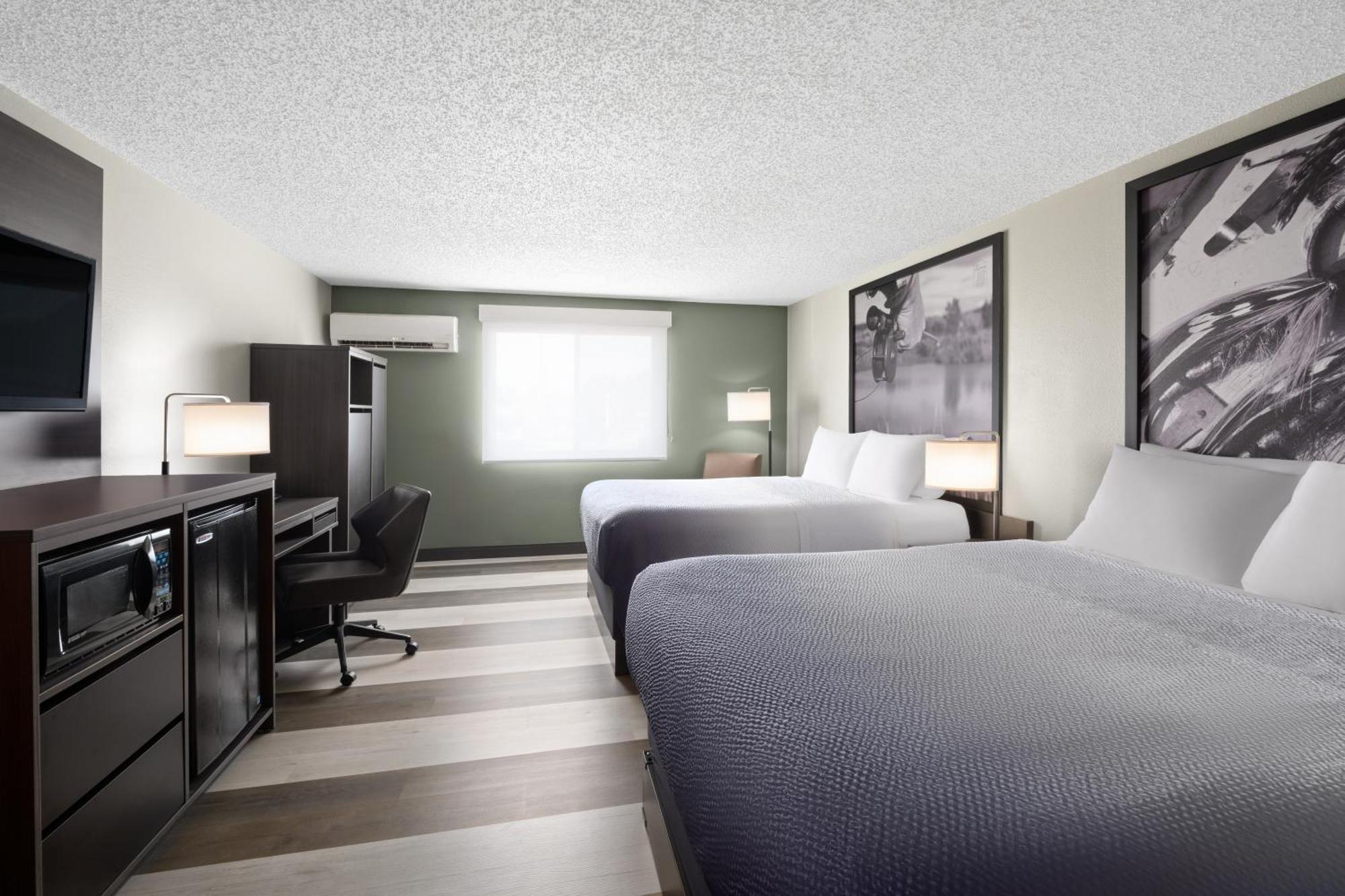 Super 8 By Wyndham Conrad Hotel Exterior photo