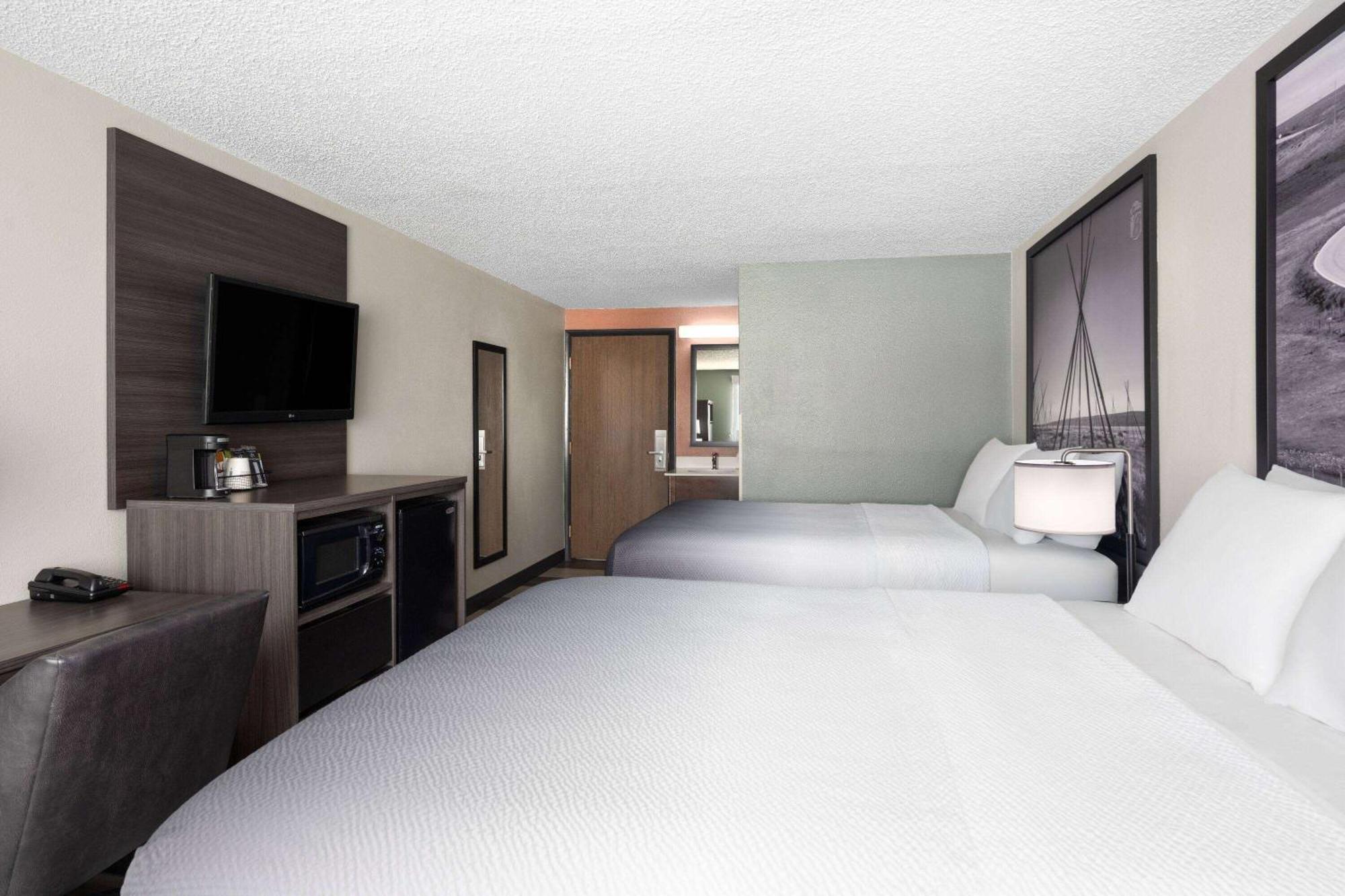 Super 8 By Wyndham Conrad Hotel Exterior photo