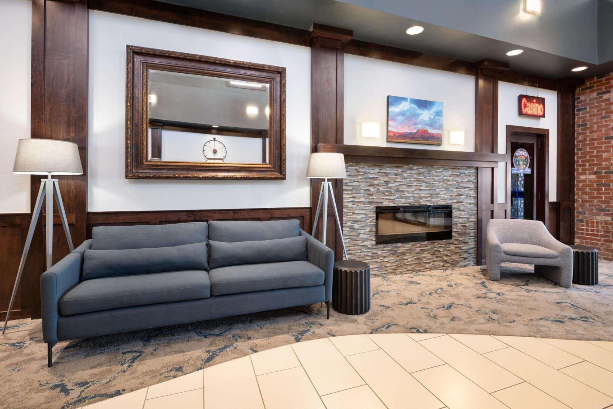 Super 8 By Wyndham Conrad Hotel Exterior photo